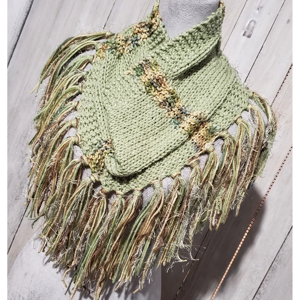 NEW Hand Knitted‎ Green Ombre Boho Cowl Scarf Artsy Cottage Coastal Indie Chic